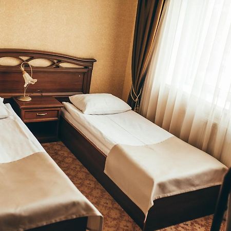 Hotel-Restaurant Lyube Plus Khmelʼnytsʼkyy Bagian luar foto