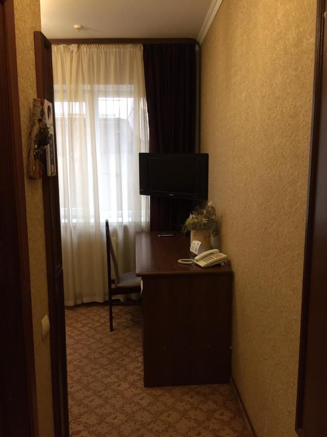 Hotel-Restaurant Lyube Plus Khmelʼnytsʼkyy Bagian luar foto