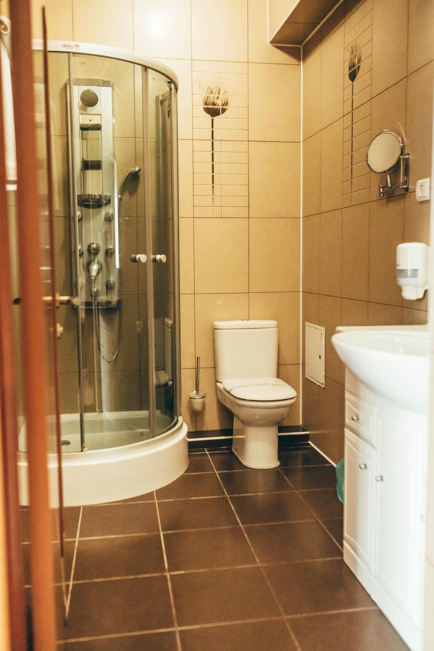 Hotel-Restaurant Lyube Plus Khmelʼnytsʼkyy Bagian luar foto